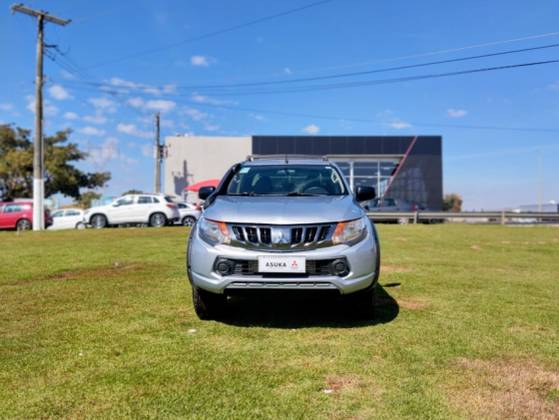 MITSUBISHI L200 TRITON 2.4 16V TURBO DIESEL OUTDOOR GLX CD 4X4 MANUAL MITSUBISHI L200 TRITON 2.4 16V TURBO DIESEL OUTDOOR GLX CD 4X4 MANUAL